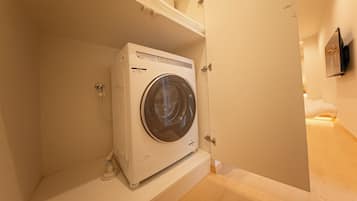 202 Non Smoking | Free WiFi, bed sheets