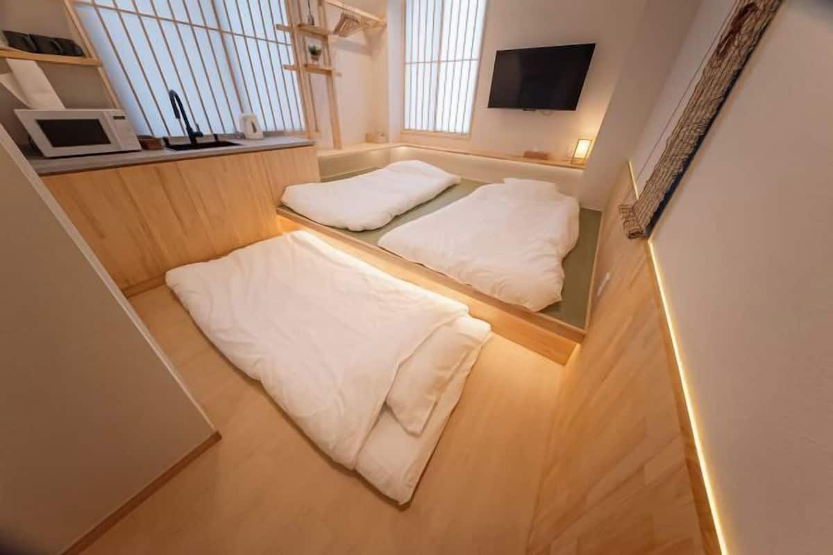 Free WiFi, bed sheets