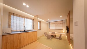 Íbúð - 1 svefnherbergi - reyklaust - loftkæling (Room 201) | Ókeypis þráðlaus nettenging, rúmföt