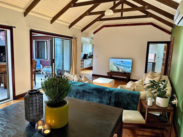 Televisie en een open haard