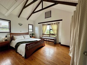 3 slaapkamers, een strijkplank/strijkijzer, wifi, beddengoed