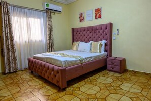 1 soverom, strykejern/-brett og internettilgang