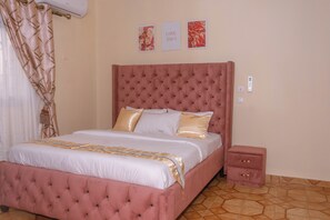 1 chambre, fer et planche à repasser, accès Internet
