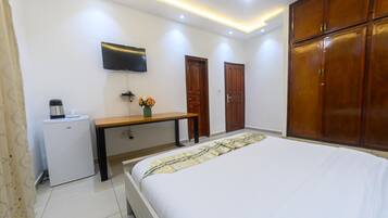 1 dormitorio, tabla de planchar con plancha, Internet