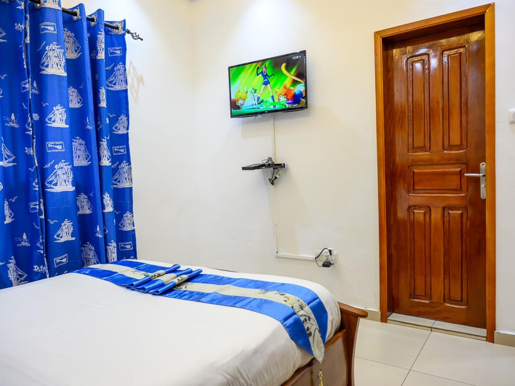 1 chambre, fer et planche à repasser, accès Internet