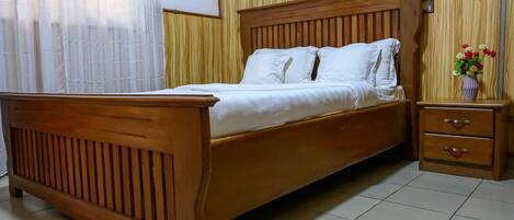 1 chambre, fer et planche Ă repasser, accĂšs Internet