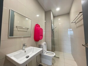 Doccia, asciugacapelli, bidet, asciugamani