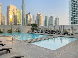 حمام سباحة