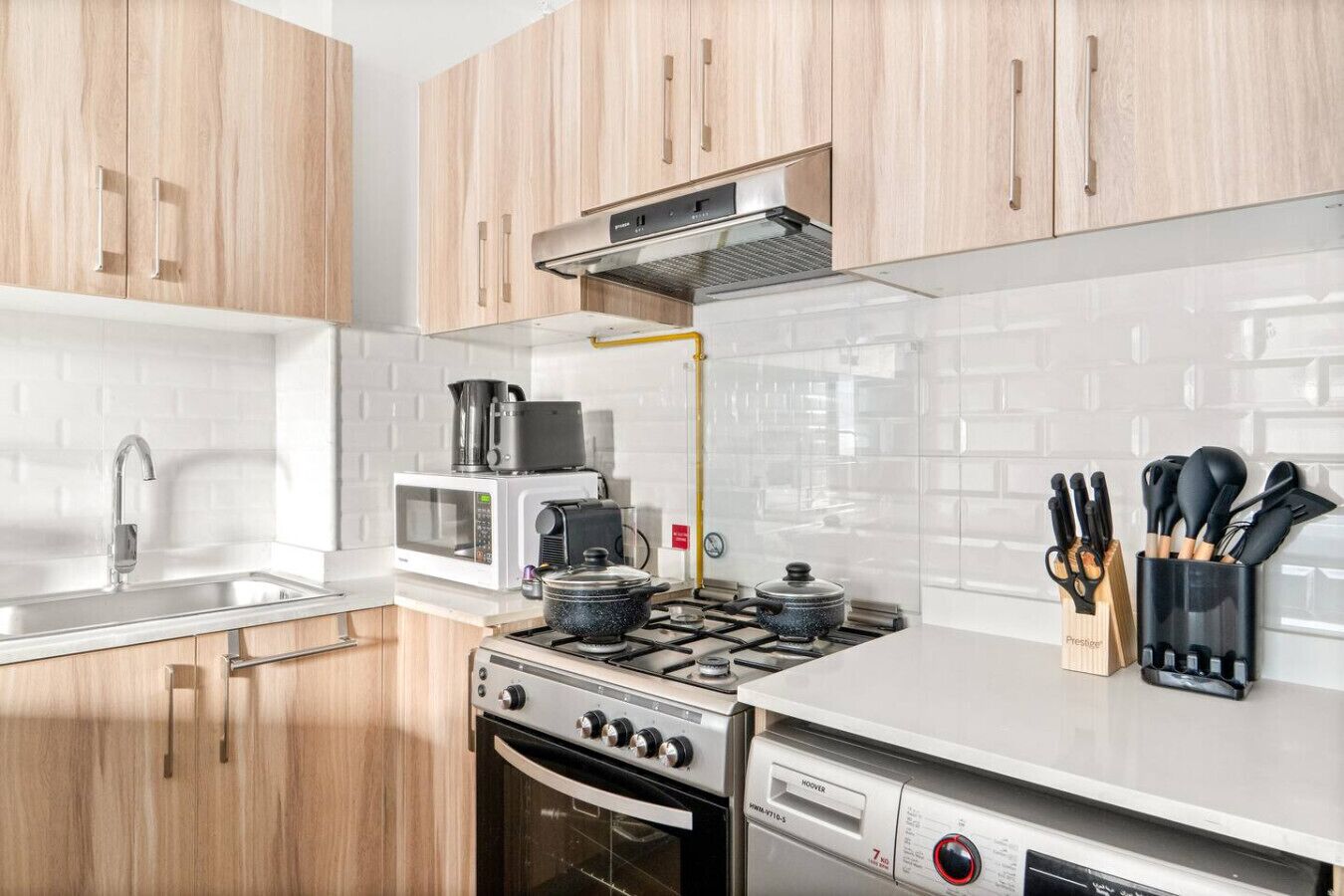 Refrigerador, microondas, horno y parrilla de estufa 