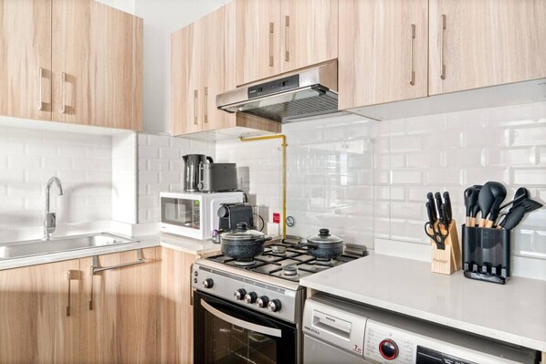 Fridge, microwave, oven, stovetop