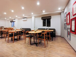 House | Dining