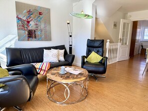 Unclassified image, 4 of 25, button