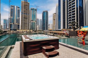 Bain à remous extérieur