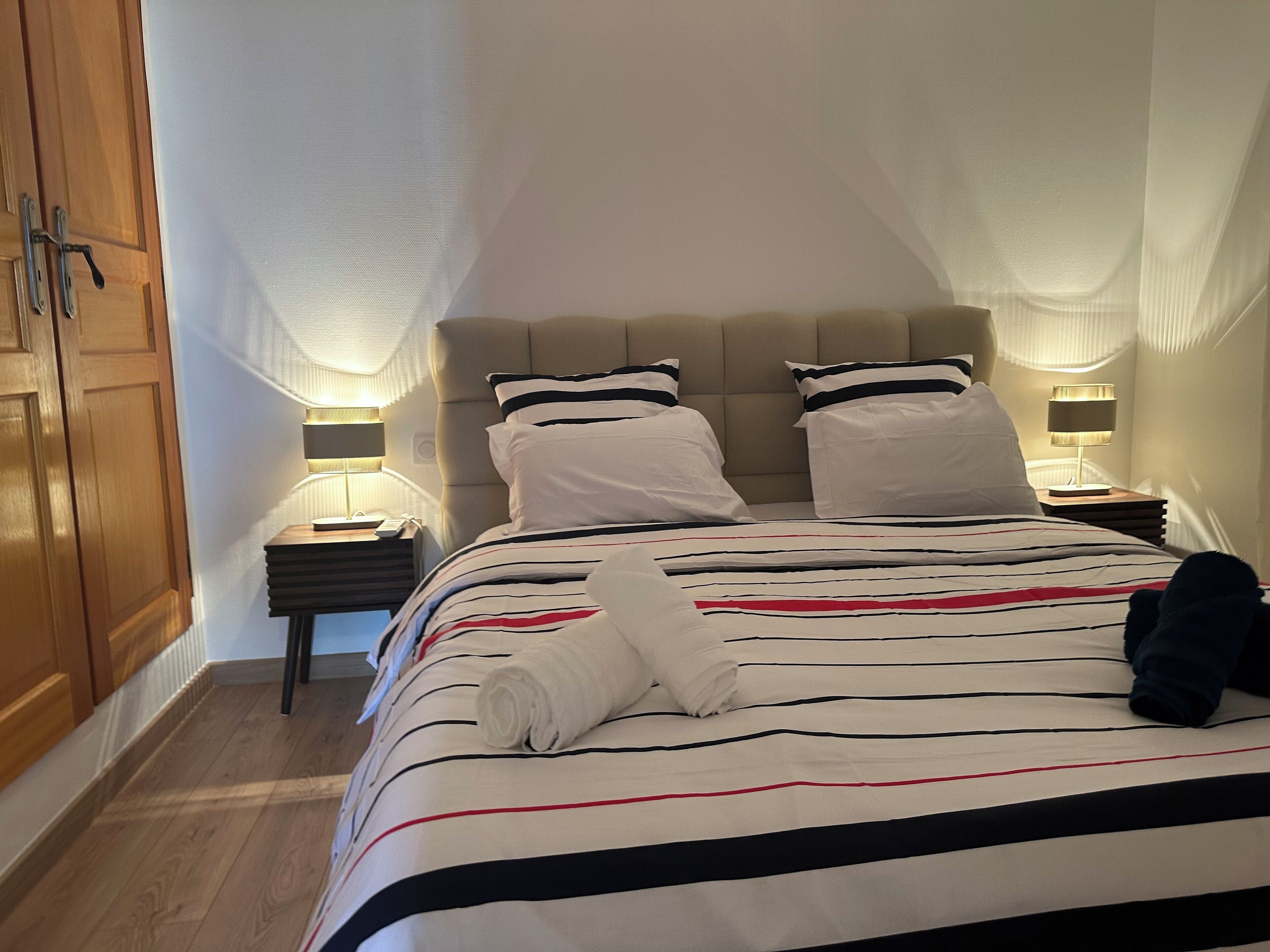 4 quartos, ferros/tábuas de passar roupa, Wi-Fi, roupa de cama