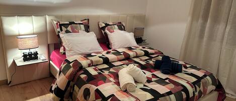 4 多间卧室、熨斗/熨衣板、WiFi、床单