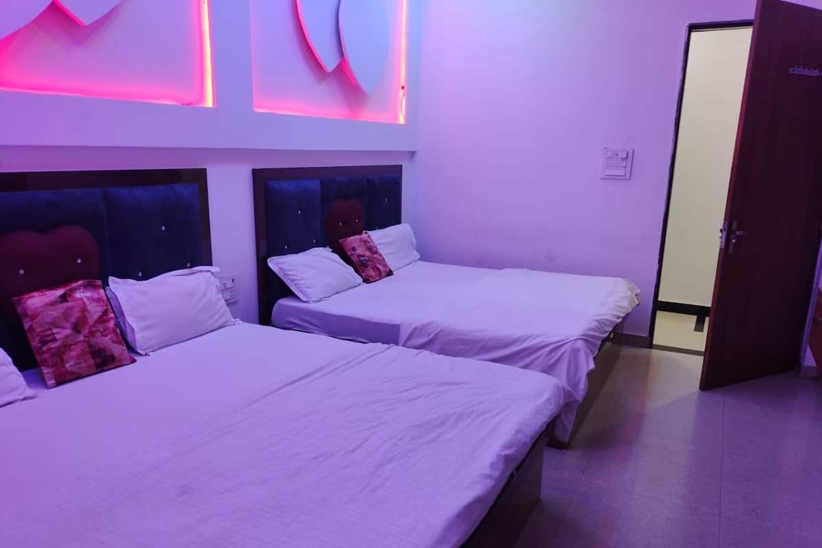 Habitación de lujo | Ropa de cama de alta calidad y escritorio