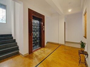 House | Interior - Super Collection O Grey House (Pune)