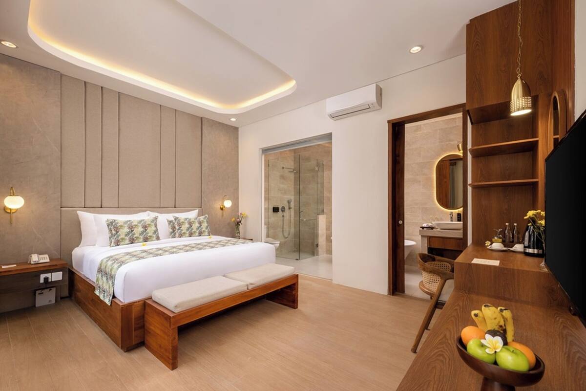 Free minibar, in-room safe, blackout curtains, iron/ironing board