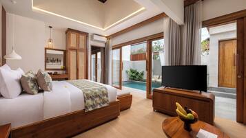 One Bedroom Deluxe Pool Villa | Una cassaforte in camera, tende oscuranti, ferro/asse da stiro