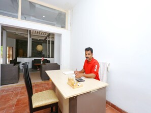 House | Reception - Super Townhouse Island Inn (Kanayannur)