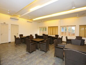 House | Dining - Super Townhouse Island Inn (Kanayannur)