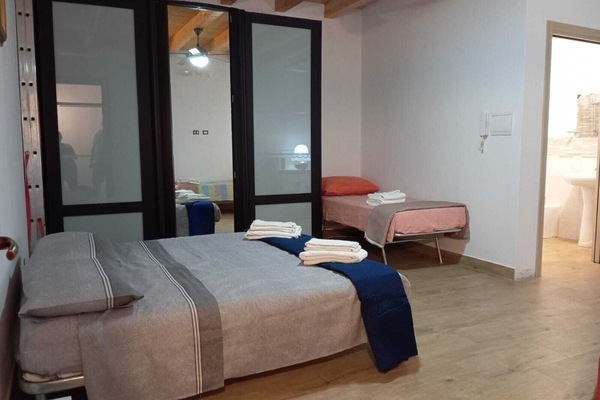 2 dormitorios, tabla de planchar con plancha, wifi y ropa de cama