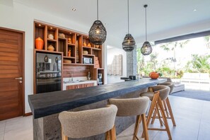 Villa (6 Bedrooms) | Exteriör