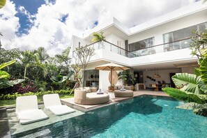 Villa (4 Bedrooms) | Exterior