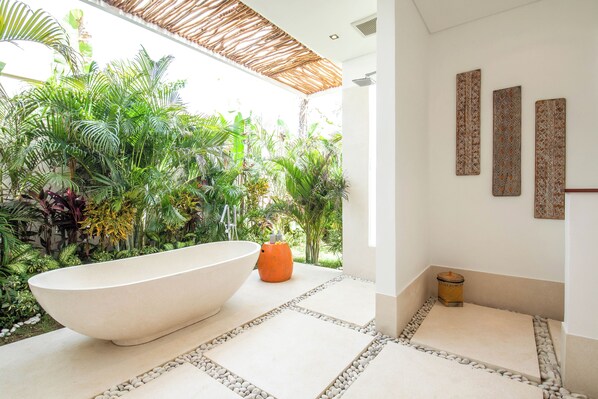 Villa (5 Bedrooms) | Exterior