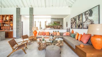 Villa (5 Bedrooms) | Exterior