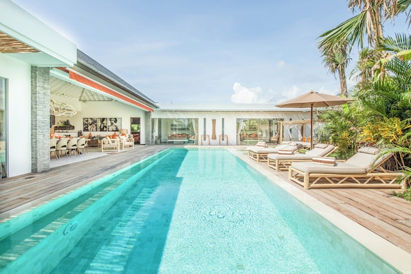 Villa (5 Bedrooms) | Extérieur