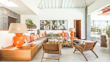 Villa (5 Bedrooms) | Exterior