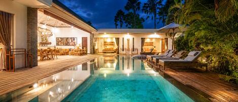 Villa (5 Bedrooms) | Exterior