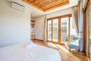 Villa (6 Bedrooms) | Exterior