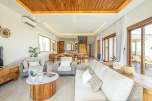 Villa (6 Bedrooms) | Exterior