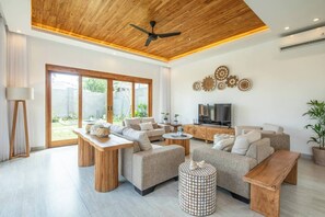 Villa (6 Bedrooms) | Exterior