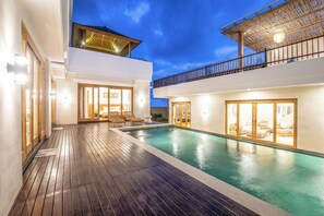Villa (6 Bedrooms) | Exterior
