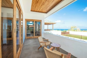 Villa (6 Bedrooms) | Exterior
