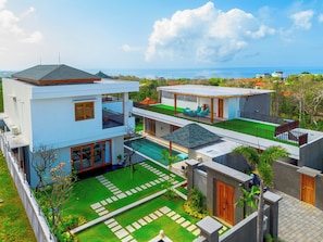 Villa (6 Bedrooms) | Exterior