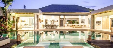 Villa (4 Bedrooms) | Exterior