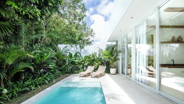 A modern pool area with lush greenery and two lounge chairs. - Chic 2BR Villa, 5min to Bingin's Coastal Bliss (Pecatu)