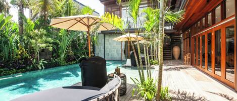 Villa (6 Bedrooms) | Exterior