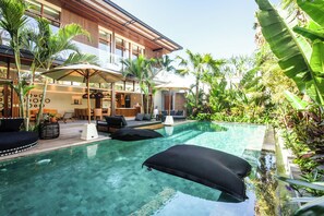 Villa (6 Bedrooms) | Vista frontal de la propiedad