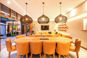 Villa (6 Bedrooms) | Exterior