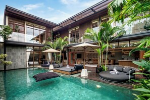 Villa (6 Bedrooms) | Extérieur
