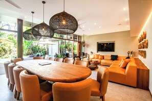 Villa (6 Bedrooms) | Exterior