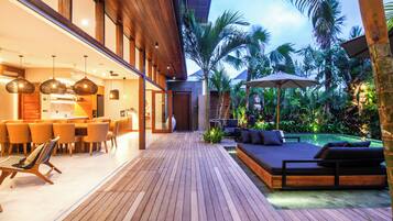 Villa (6 Bedrooms) | Exterior