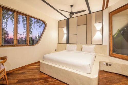Modern 1-br Loft With Art Deco Style Shared Pool