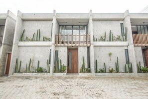 Villa (4 Bedrooms) | Exterior