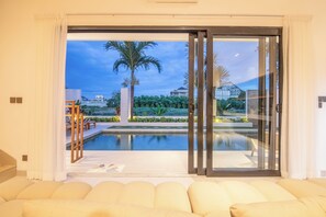 Villa (4 Bedrooms) | Exterior